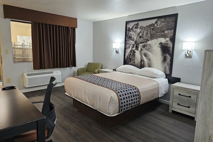 Room 20 of 28