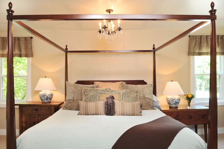 1795 Acorn Inn B & B