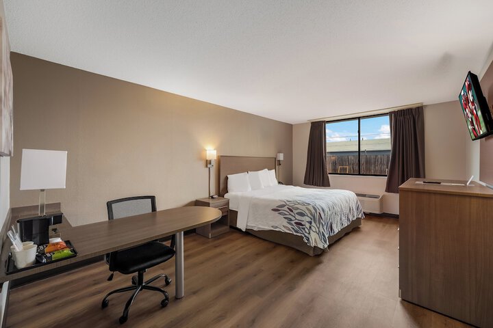 Room 13 of 36