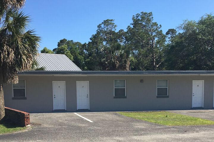 Skylark Motel