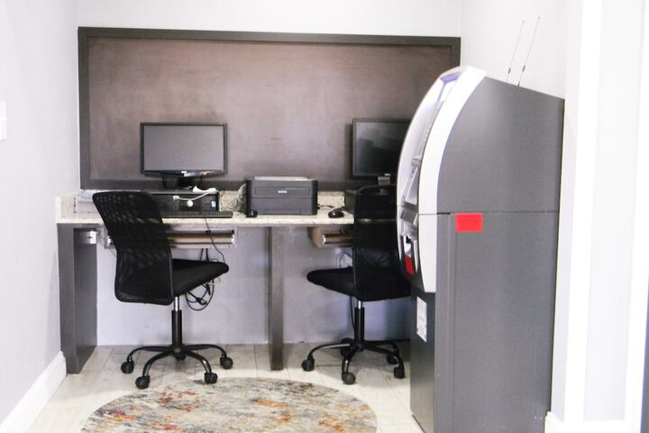 Business Center 92 of 94