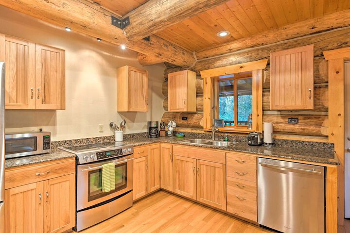 Riverfront Gold Bar Log Cabin Near Stevens Pass!