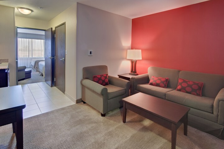 Holiday Inn & Suites Bakersfield by IHG