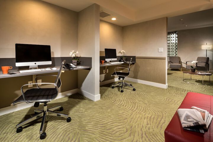 Business Center 25 of 29