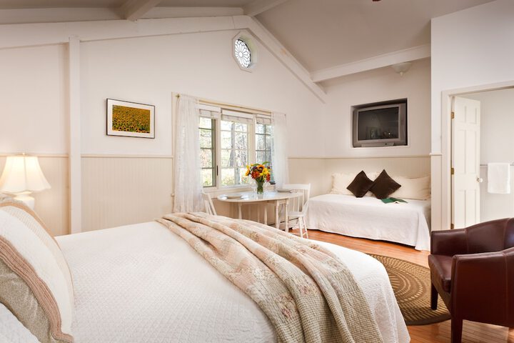 The Woodstock Inn on the Millstream