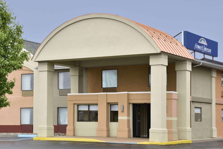 Howard Johnson Hotel & Suites by Wyndham Allentown / Dorney