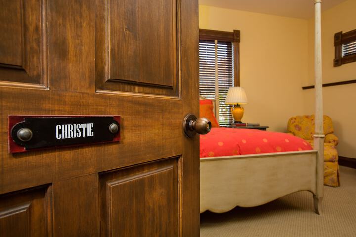 Room 23 of 49