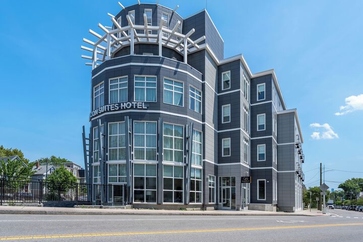 Beacon Suites Hotel