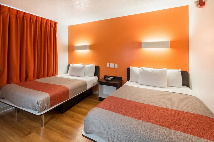 Room 44 of 46