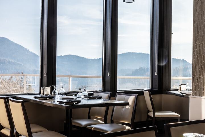 Dining 78 of 96