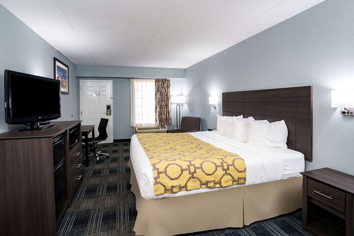 Room 6 of 17