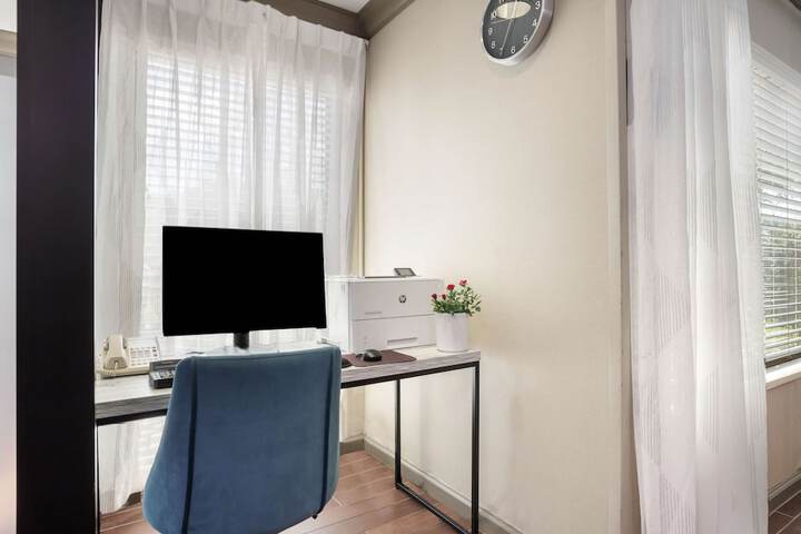 Business Center 49 of 50
