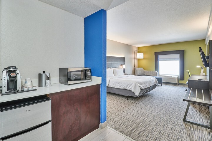 Room 28 of 51