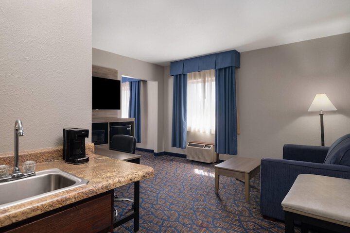 Baymont by Wyndham Waukesha