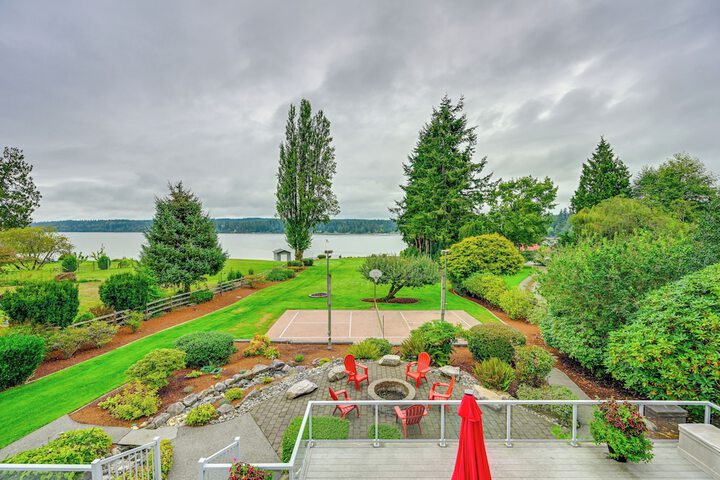 Waterfront Kingston Getaway: Beach Access On-site!