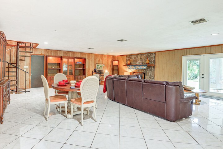 Lake Placid Home w / Screened Porch: Near Lake Clay