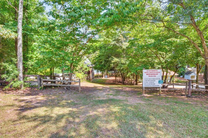 Pet-friendly Lavonia Cabin Walk to Lake Hartwell!