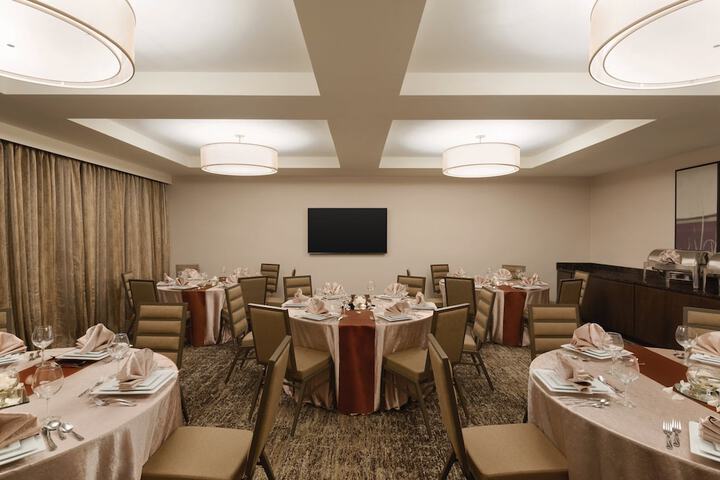 Ballroom/Hall 22 of 23