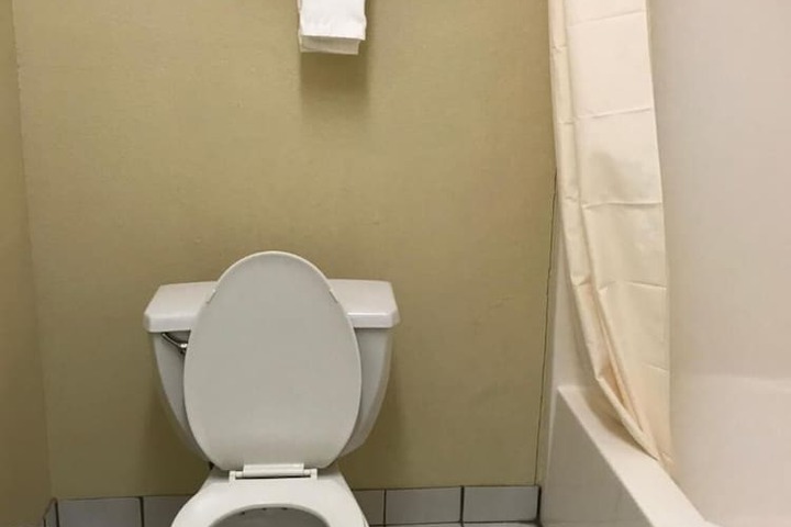 Room 9 of 27