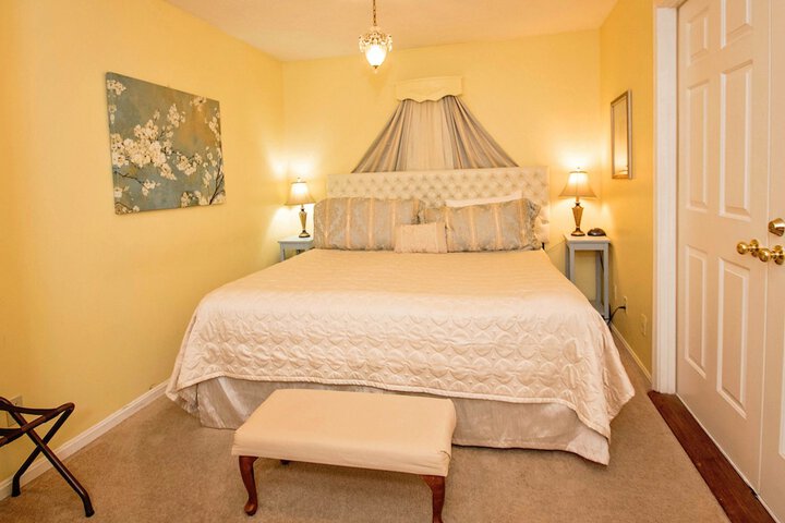 Room 33 of 67