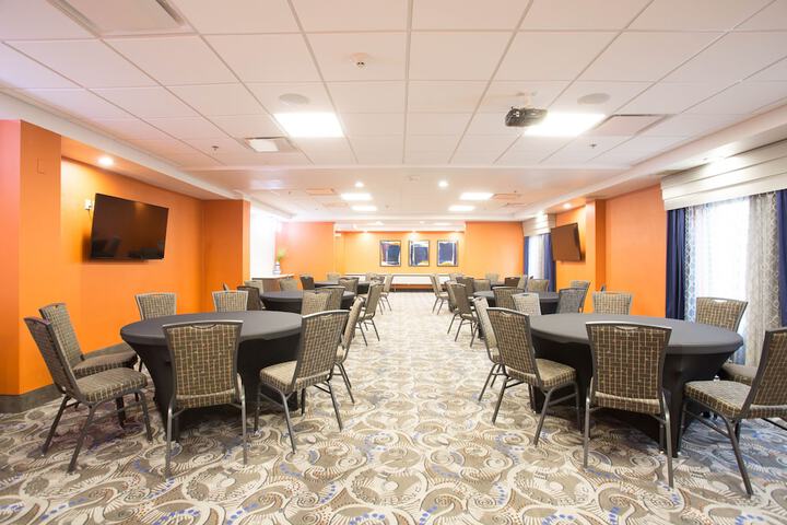 Ballroom/Hall 37 of 40