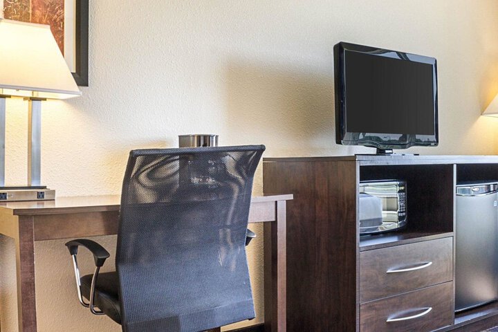 Quality Inn & Suites Minot North