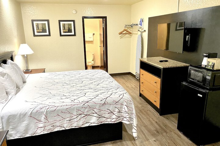 Room 25 of 42