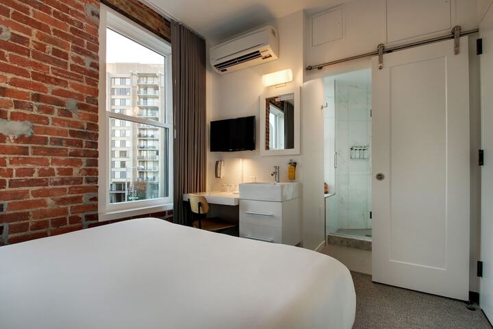 Room 44 of 111