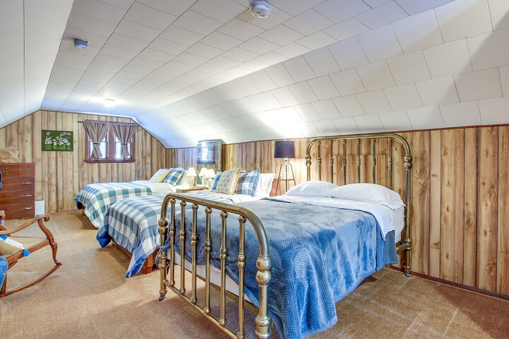Waterfront Shawano Vacation Rental w / Patio!