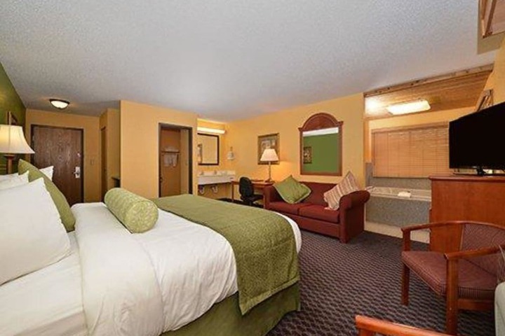 Quality Inn & Suites Grinnell near University