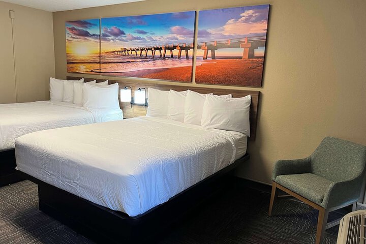 Room 5 of 8