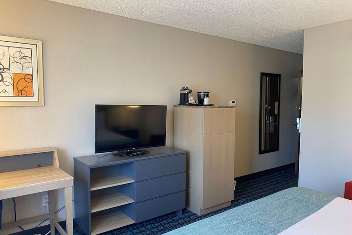 Room 18 of 26