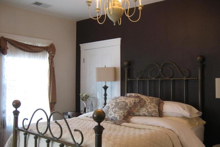 Riverside Gables Bed and Breakfast