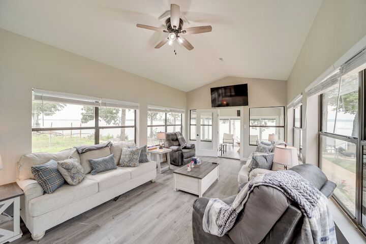 Waterfront Grove Retreat w / Dock: cedar Ridge'