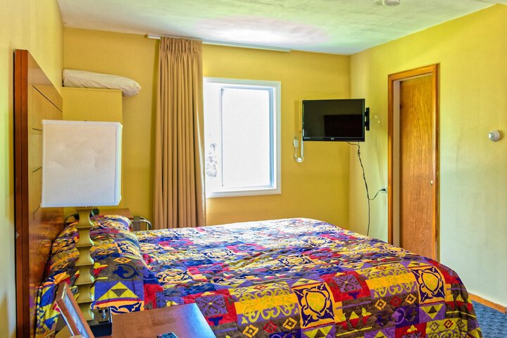 Room 25 of 28