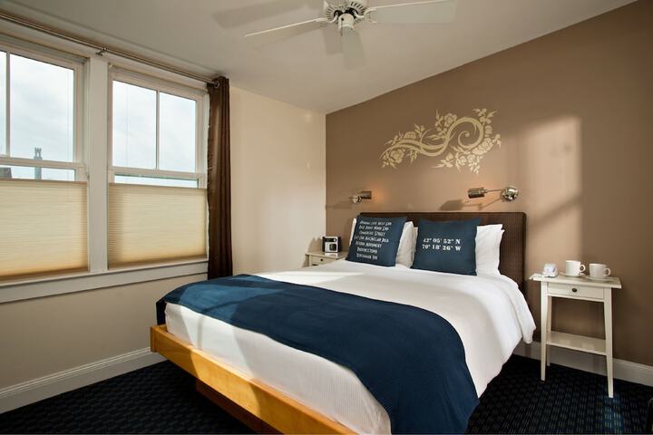 Room 32 of 80