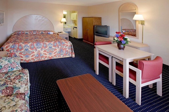 Room 13 of 16