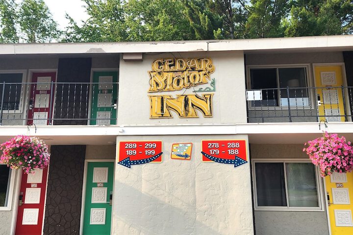 Cedar Motor Inn
