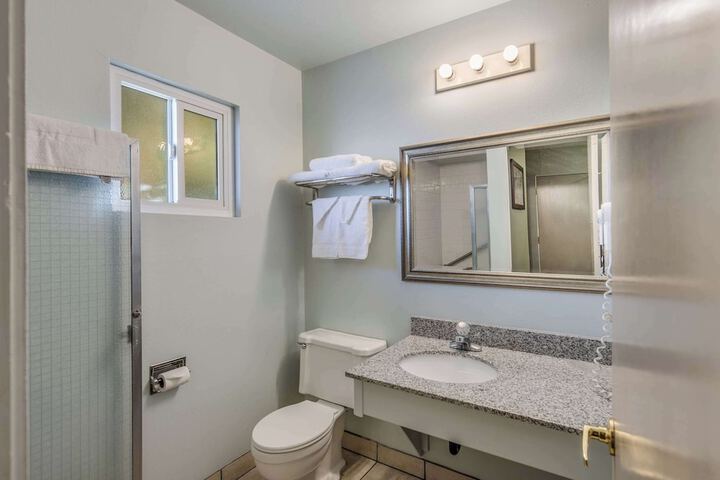 Econo Lodge Inn & Suites Yreka
