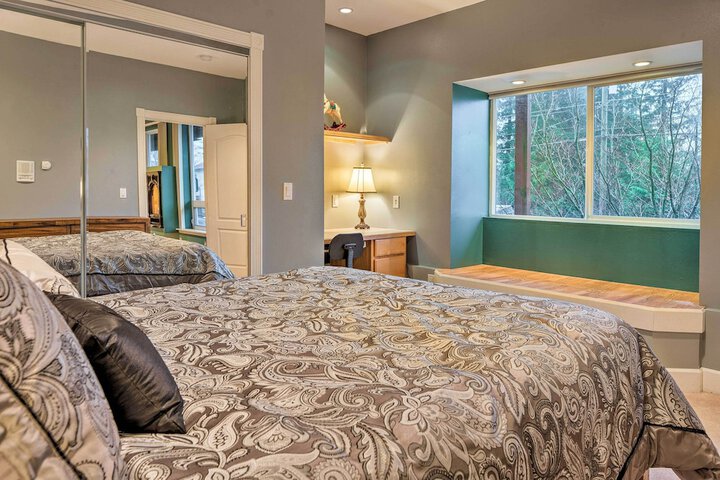 Ketchikan Home: Bay Views 1 / 2 Mi to Hiking Trails