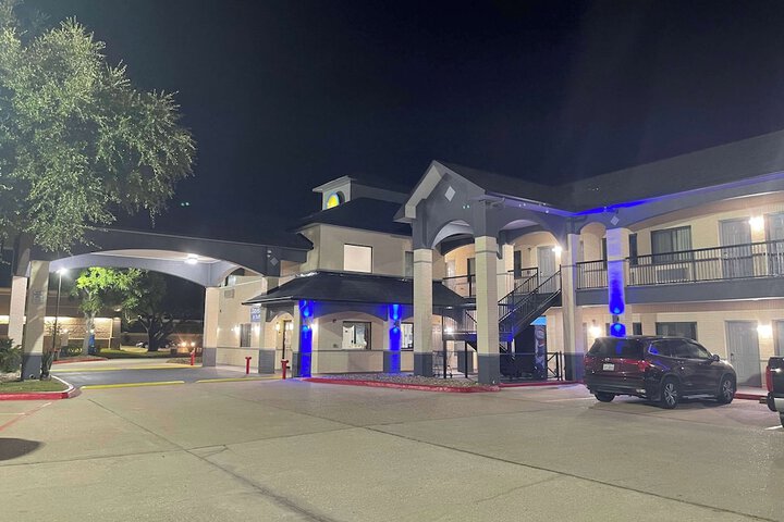 Days Inn by Wyndham Dickinson TX