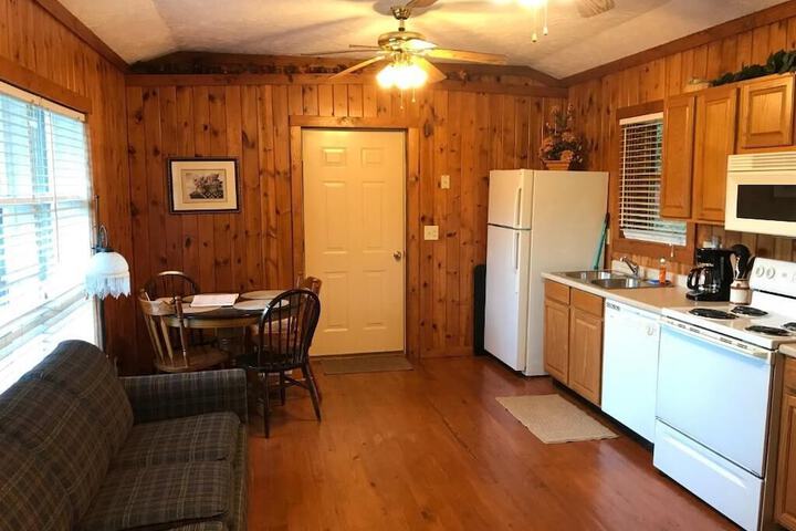 Mountain Aire Cottages Inn & Glamping