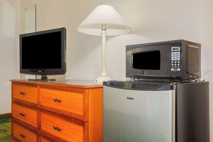 Room 10 of 28