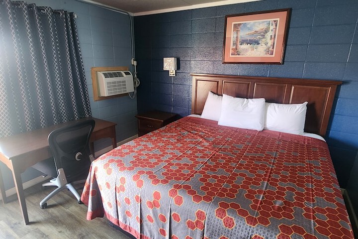Room 6 of 17