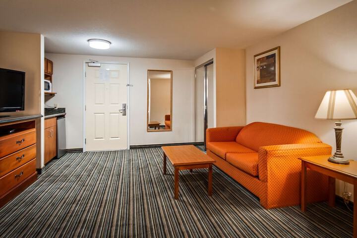Room 17 of 27