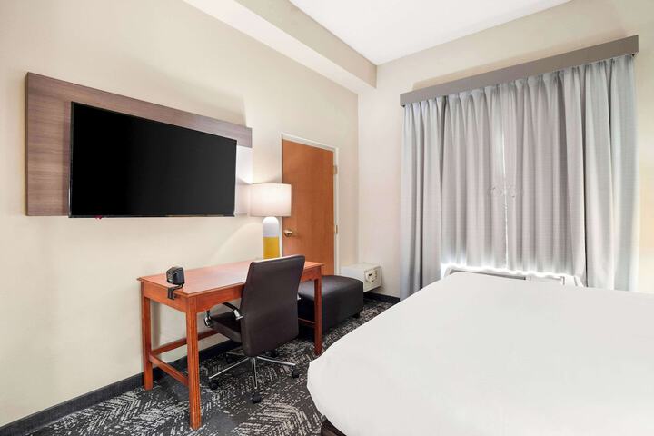 Room 44 of 62