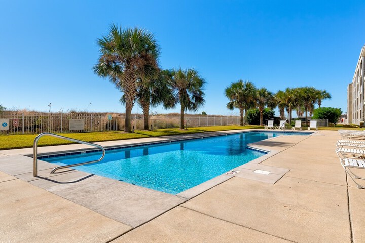 Dauphin Luv B - Beach Club #201-b 2 Bedroom Condo