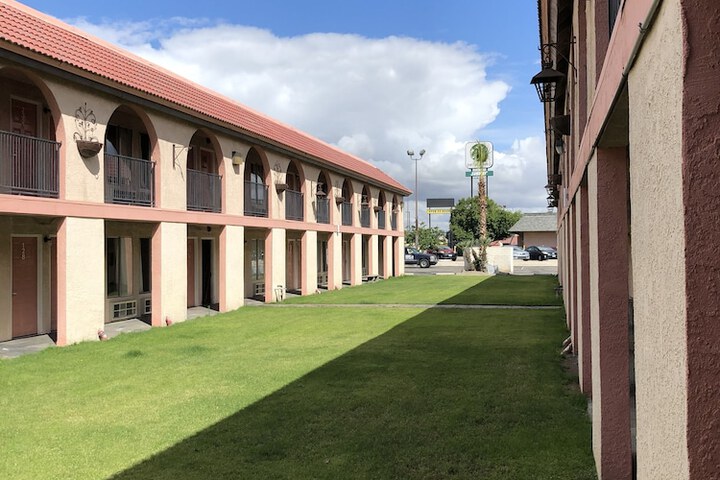 Hotel Exterior 56 of 57