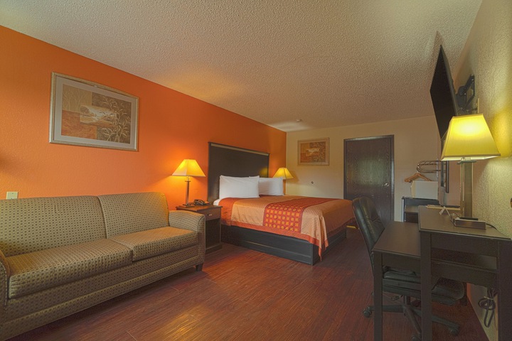 Regency Inn & Suites by OYO Bay City TX