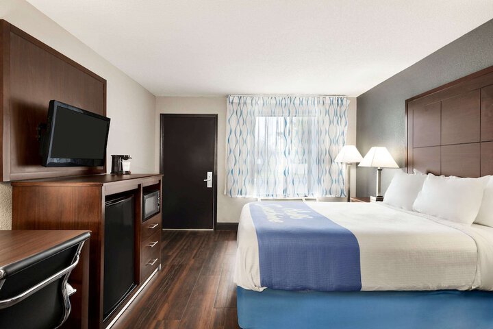 Room 11 of 25